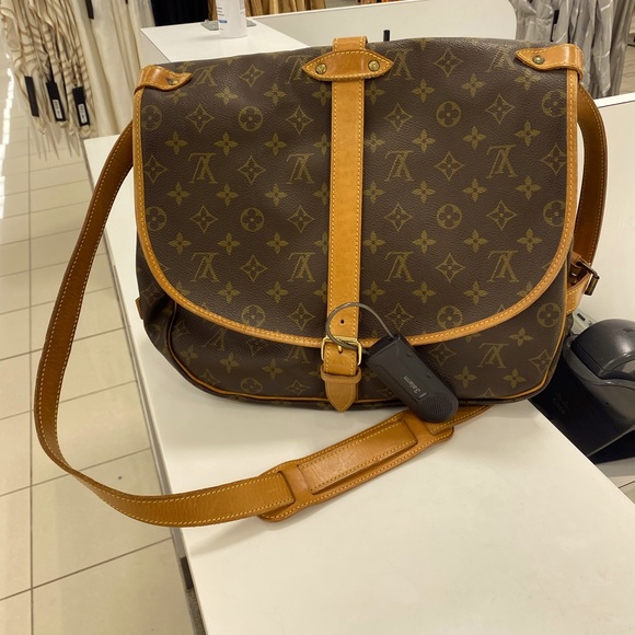 Louis Vuitton Monogram Brown and Tan Messenger Bag - Picture 1 of 1